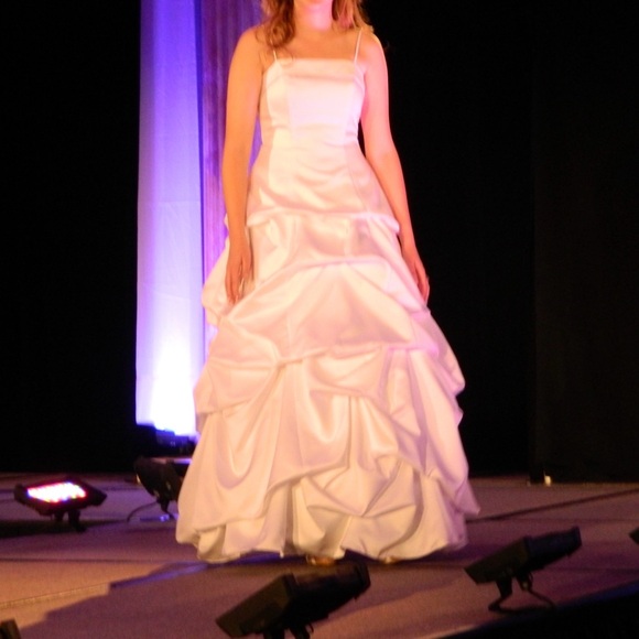 David’s Bridal Spaghetti Strap Layered Wedding Dress with Crinoline Underskirt - Picture 2 of 16